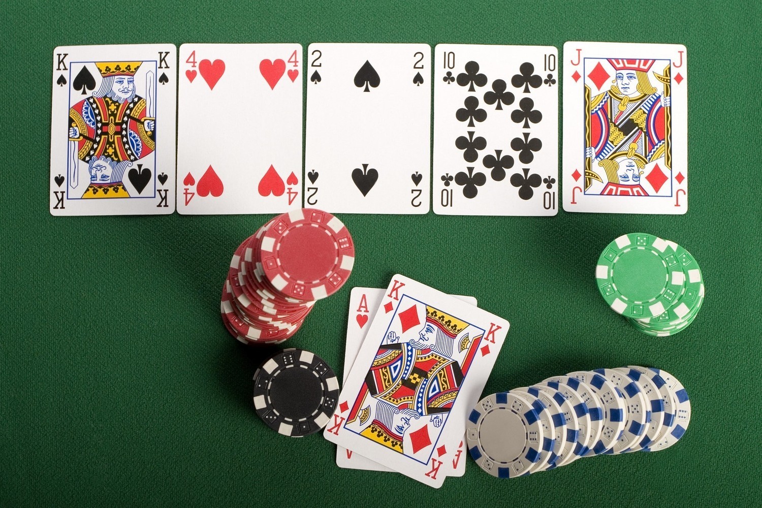 История покера Follow the Queen